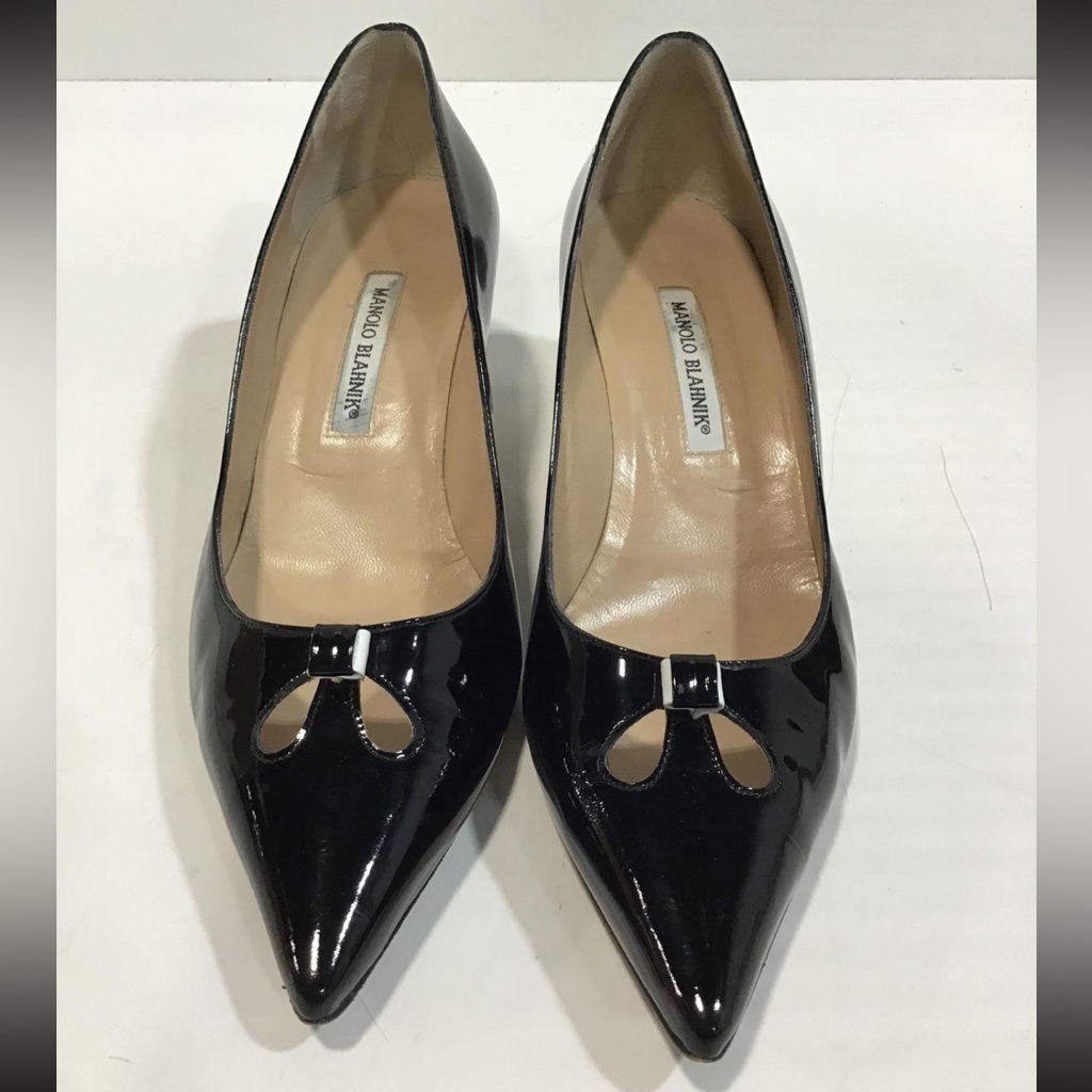 Womenâs Manolo Blahnik Zenia Black Patent Leather Kitten Heels Pump Size 40.5